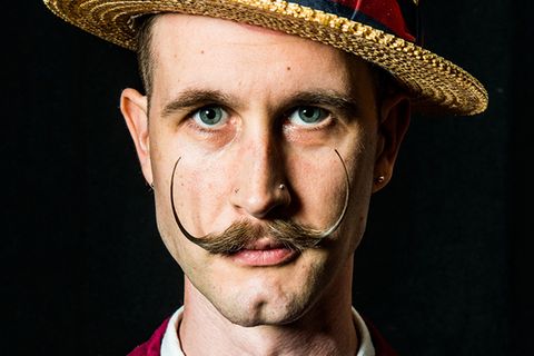 Traditionelle Rasier und Frisierkunst wiederbelebt