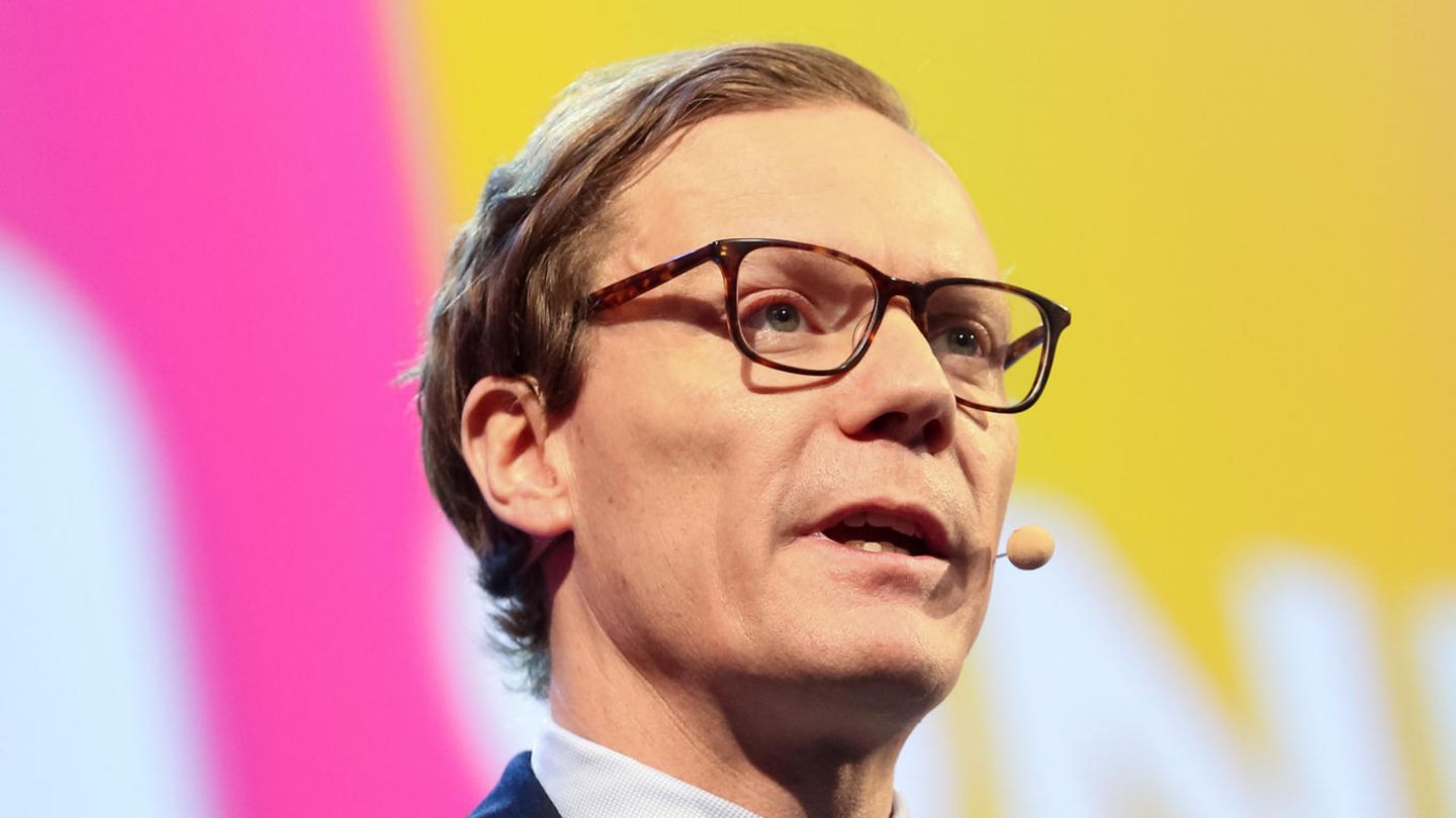 Datenmissbrauch-Skandal bei Facebook: Chef von Cambridge Analytica suspendiert