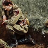 Der Film spielt in einer Zeit, als die Rote Armee vor den Invasoren zurückwich.