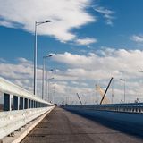 Die Brücke ist 19 Kilometer lang.