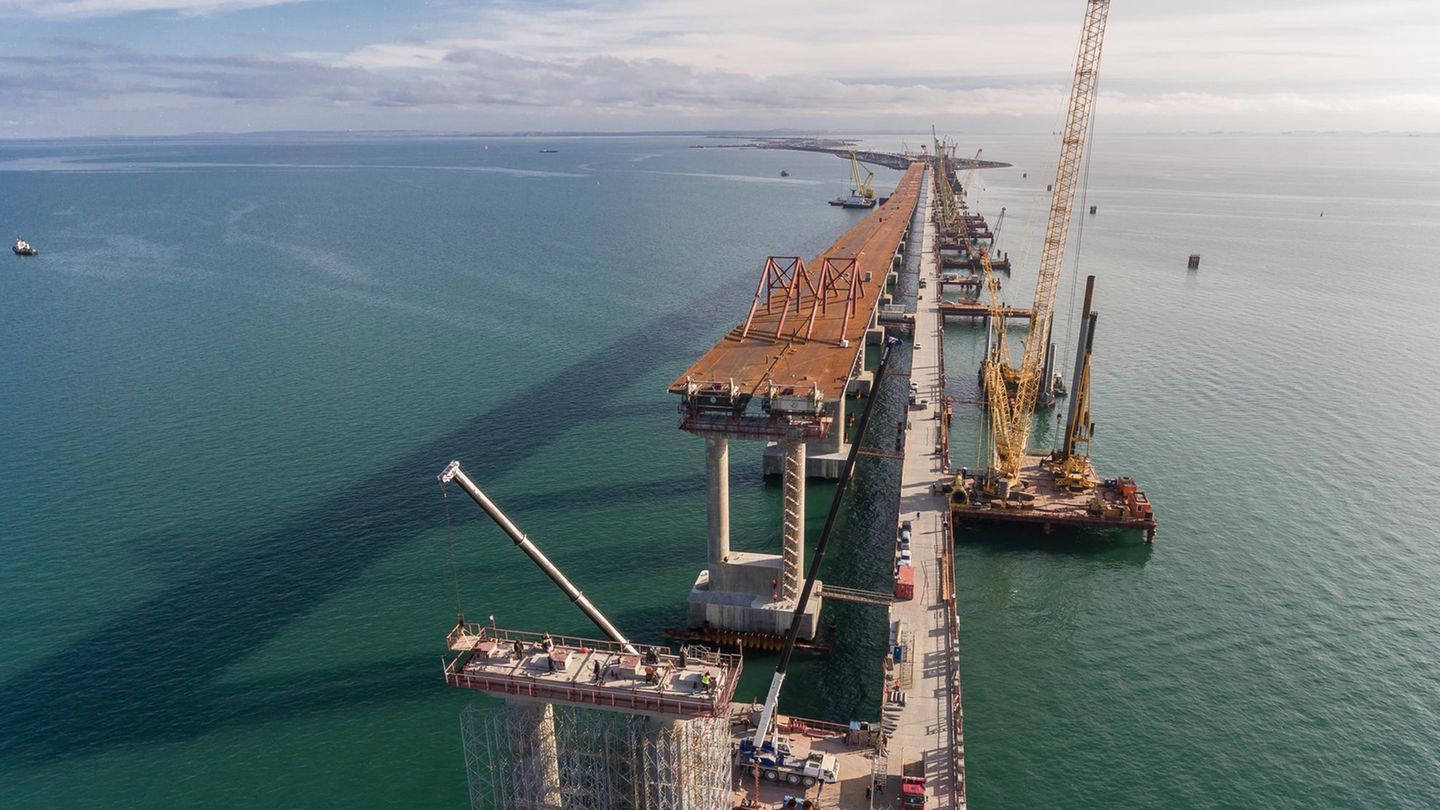 Die "Krim-Brücke" wird in Russland auch "Putin-Brücke" genannt.