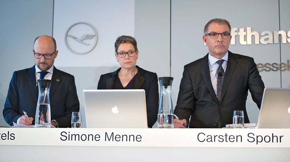 #Metoo-Debatte: Erste Frau: Bei der Lufthansa hatte sich die Diplom-Kauffrau von der Revisorin zur ersten Finanzchefin eines Dax-Konzerns hochgearbeitet. Vorstandschef wurde dann aber 2014 Carsten Spohr Erste Frau: Bei der Lufthansa hatte sich die Diplom-Kauffrau von der Revisorin zur ersten Finanzchefin eines Dax-Konzerns hochgearbeitet. Vorstandschef wurde dann aber 2014 Carsten Spohr