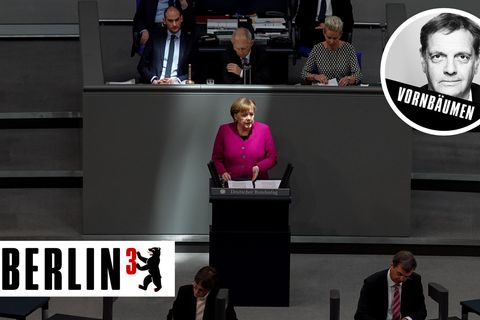 Bundeskanzlerin Angela Merkel während ihrer Regierungserklärung im Bundestag