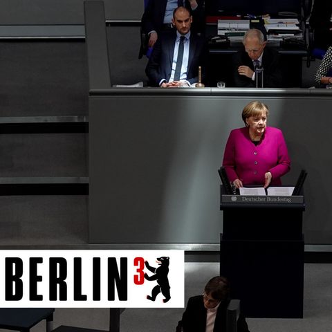 Bundeskanzlerin Angela Merkel während ihrer Regierungserklärung im Bundestag