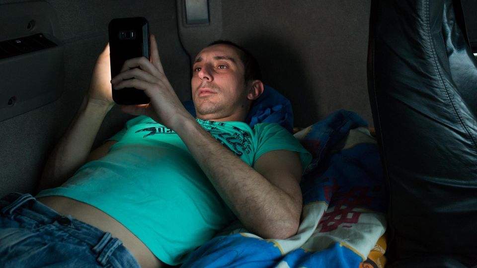 Verbindung nach Hause: Das Smartphone ersetzt das Familienleben