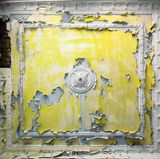 Gesellschaftshaus Wintergarten in Gera  Verblasste Pracht unter der Decke. Als nach der Wende ein Bauträger das Anwesen übernahm, sollte daraus wieder eine "Versammlungs- und Vergnügungsstätte" werden. Doch es folgten Insolvenz und Verfall.