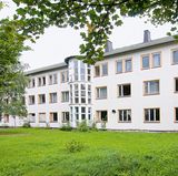 Sanatorium Löhma  "Sieht man über die üblichen Graffiti hinweg, hat das Sanatorium die Zeit des Leerstands fast unbeschadet überdauert", schreiben die Autoren in ihrem Buch. Es gab Pläne, dass eine Fachschule hier einziehen sollte, doch sie wurden nicht umgesetzt.