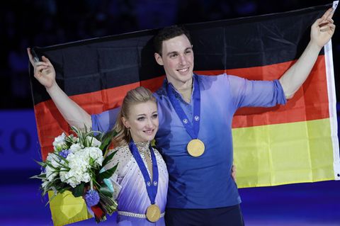 Die Olympiasieger Aljona Savchenko und Bruno Massot (Eiskunstlauf)