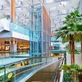 Platz 1: Singapore Changi (SIN)  Schon im sechsten Jahr in Folge steht bei den World Airport Awards der Flughafen des Stadtstaates Singapur auf dem Siegertreppchen. Der Changi Airport ist damit der beste von insgesamt 550 internationalen Flughäfen, die zur Wahl standen. In Changi haben Singapore Airlines ihr Drehkreuz.