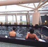 Platz 7: Centrair Nagoya (NGO)    Der Chubu Centrair International Airport wurde auf einer künstlichen Insel 35 Kilometer südlich der japanischen Stadt Nagoya errichtet. Eine Besonderheit ist ein Spa im Terminal - mit Ausblick aufs Vorfeld.