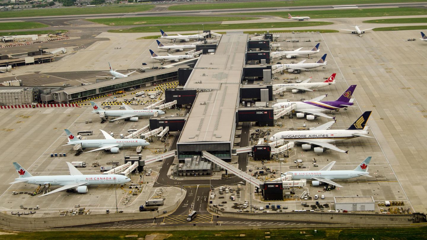 Airport-Ranking 2018: Platz 8: London Heathrow (LHR) Um einen Rang vorarbeiten konnte sich Europas größter Flughafen. Über die Jahre wurde die Infrastruktur immer mehr verbessert. Der Terminal T2, das neue Queens Terminal der Star Alliance, schaffte es in der Kategorie "World's Best Airport Terminal" auf Platz 1, der Terminal 5, der ausschließlich von British Airways genutzt wird, auf Platz 4. Platz 8: London Heathrow (LHR)    Um einen Rang vorarbeiten konnte sich Europas größter Flughafen. Über die Jahre wurde die Infrastruktur immer mehr verbessert. Der Terminal T2, das neue Queens Terminal der Star Alliance, schaffte es in der Kategorie "World's Best Airport Terminal" auf Platz 1, der Terminal 5, der ausschließlich von British Airways genutzt wird, auf Platz 4.