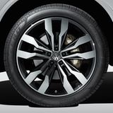 Mächtige Räder stecken in den Radläufen