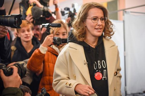 Xenia Sobtschak gibt ihre Stimme am Wahltag ab