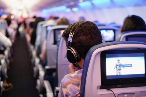 Warum wir im Flugzeug bei Filmen schneller weinen