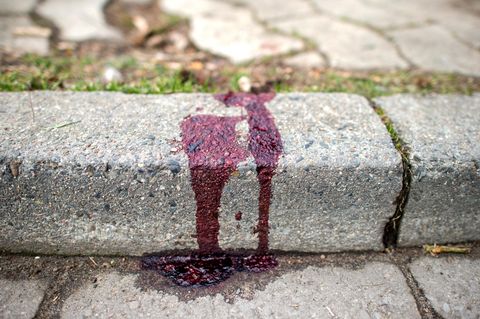EIne Blutspur des Messerangriffs in Burgwedel