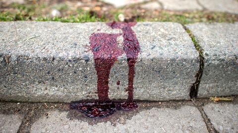 EIne Blutspur des Messerangriffs in Burgwedel