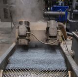 Das fertige Kunststoffgranulat wird abgekühlt.