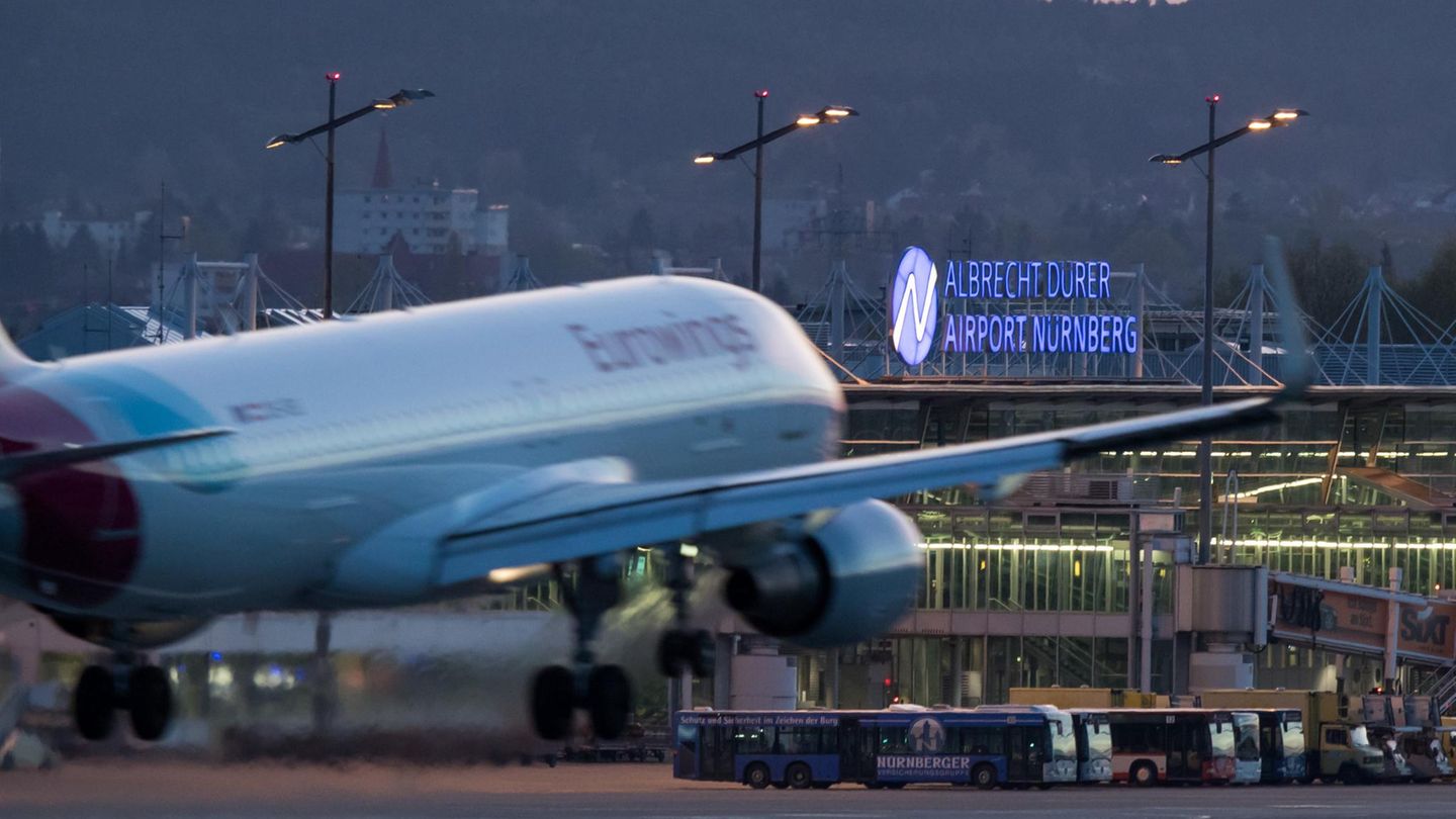 Eine Eurowings-Maschine am Flughafen Nürnberg