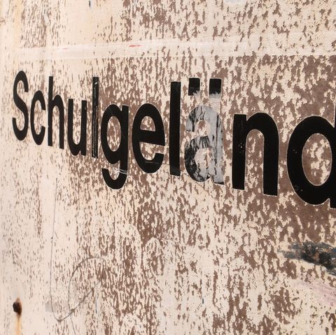 Mobbing an Schulen ist kein neues Problem. Das weiß wohl jeder aus eigener Erfahrung. Jüngst nehmen in Deutschland allerdings auch antisemitische Bedrohungen zu.