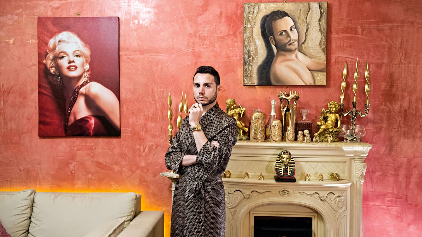 Callboy Francesco Mangiacapra in seinem neapolitanischen Appartemento - Im stern spricht er über das Outing von Priestern