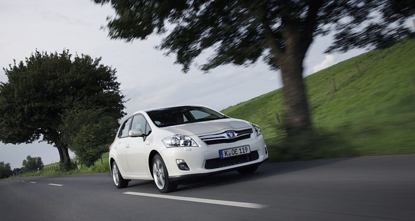 Barocke Form: Toyota Auris Hybrid 2010