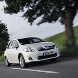 Barocke Form: Toyota Auris Hybrid 2010