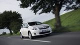 Barocke Form: Toyota Auris Hybrid 2010