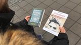 "Crystal.klar" handelt von seinem Absturz in die Drogensucht. "Klar.kommen" über seine Probleme, nach Knast und Therapie wieder Fuß zu fassen. Die Bücher kommen auch als Schullektüre zum Einsatz.