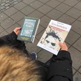 "Crystal.klar" handelt von seinem Absturz in die Drogensucht. "Klar.kommen" über seine Probleme, nach Knast und Therapie wieder Fuß zu fassen. Die Bücher kommen auch als Schullektüre zum Einsatz.