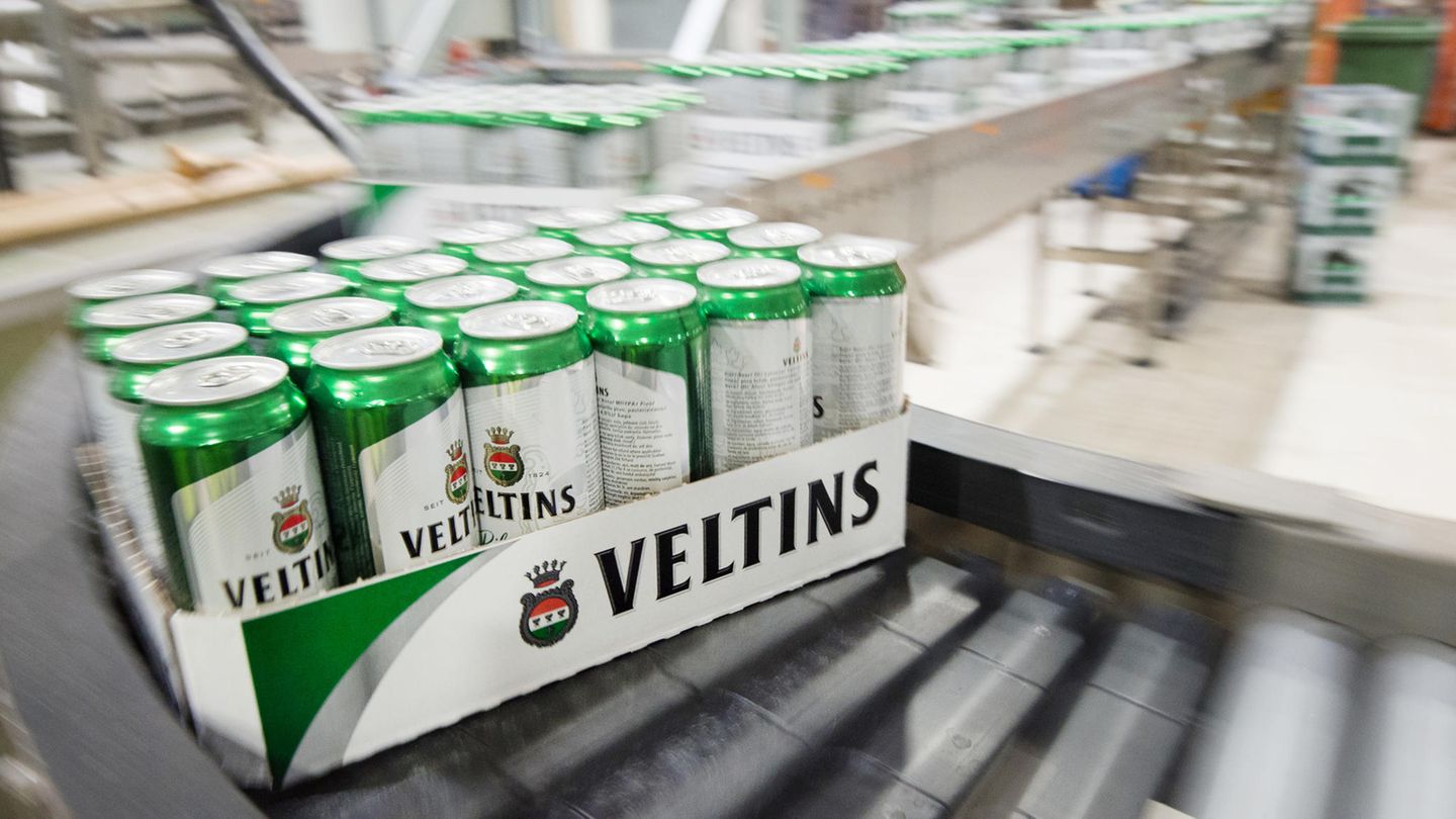 Platz 9: Veltins  Absatz in Deutschland: 2,7 Millionen Hektoliter  Die 1824 im sauerländischen Meschede-Grevenstein gegründete Veltins-Brauerei ist nach wie vor im Familienbesitz. Alleinige Gesellschafterin ist Susanne Veltins. Zum Konzern gehört auch die Marke Grevensteiner.