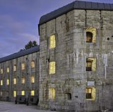 Geschichte verstehen  Eine Alternative nicht nur bei Regenwetter: Das Forte Belvedere-Gschwent ist eines der größten Festungsanlagen aus der Zeit des Ersten Weltkrieges. Heute lässt sich die ehemalige Militäranlage mit ihren langen und feuchten Gängen besichtigen, ebenso die modernen multimedialen Installationen, die von grausamen Zeit des Krieges erzählen. Geeignet für Kinder ab 8 Jahren.