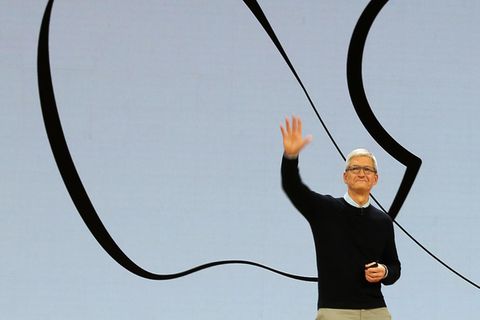 Apple-Chef Tim Cook stellt ein neues iPad für den Bildungsbereich vor.