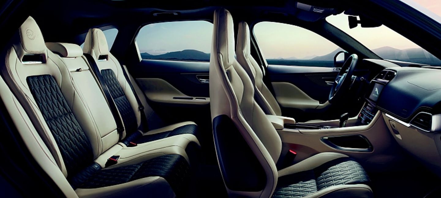 Jaguar F-Pace SVR