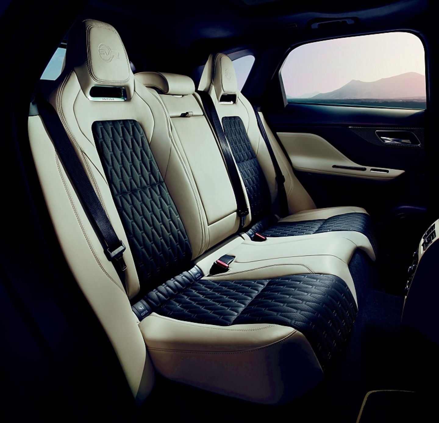 Jaguar F-Pace SVR