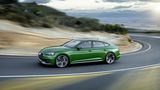 Der Audi RS 5 Sportback flitzt sieben Millimeter tiefer als die normale Version um die Ecke