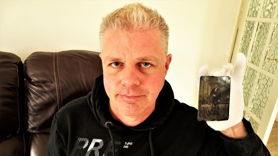 Ebay: Justin Whiting mit seinem Bild von Jesse James
