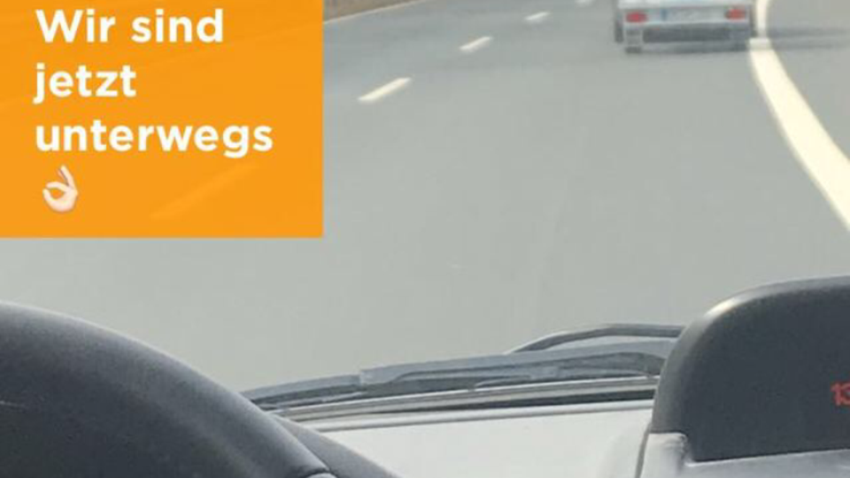 Ein Bild aus dem Auto. Das schickte das Mädchen bei Jodel rum.