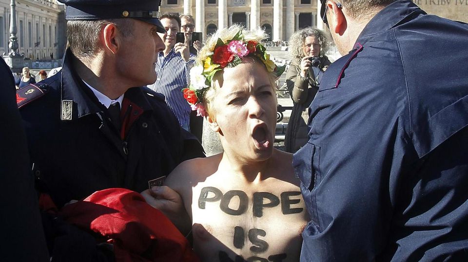 Fünf Jahre Papst: Auch Franziskus taugt Frauenrechtlerinnen wie den "Femen"-Aktivistinnen als Feindbild. Auch Franziskus taugt Frauenrechtlerinnen wie den "Femen"-Aktivistinnen als Feindbild.