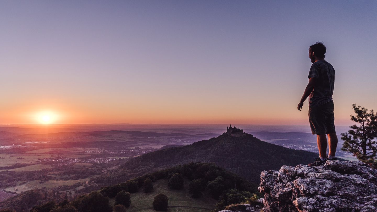 Bisingen in Baden-Würtemberg: Blick auf die Burg Hohenzollern, dem ehemaligen Stammsitz des deutschen Kaiserhauses der Hohenzollern.