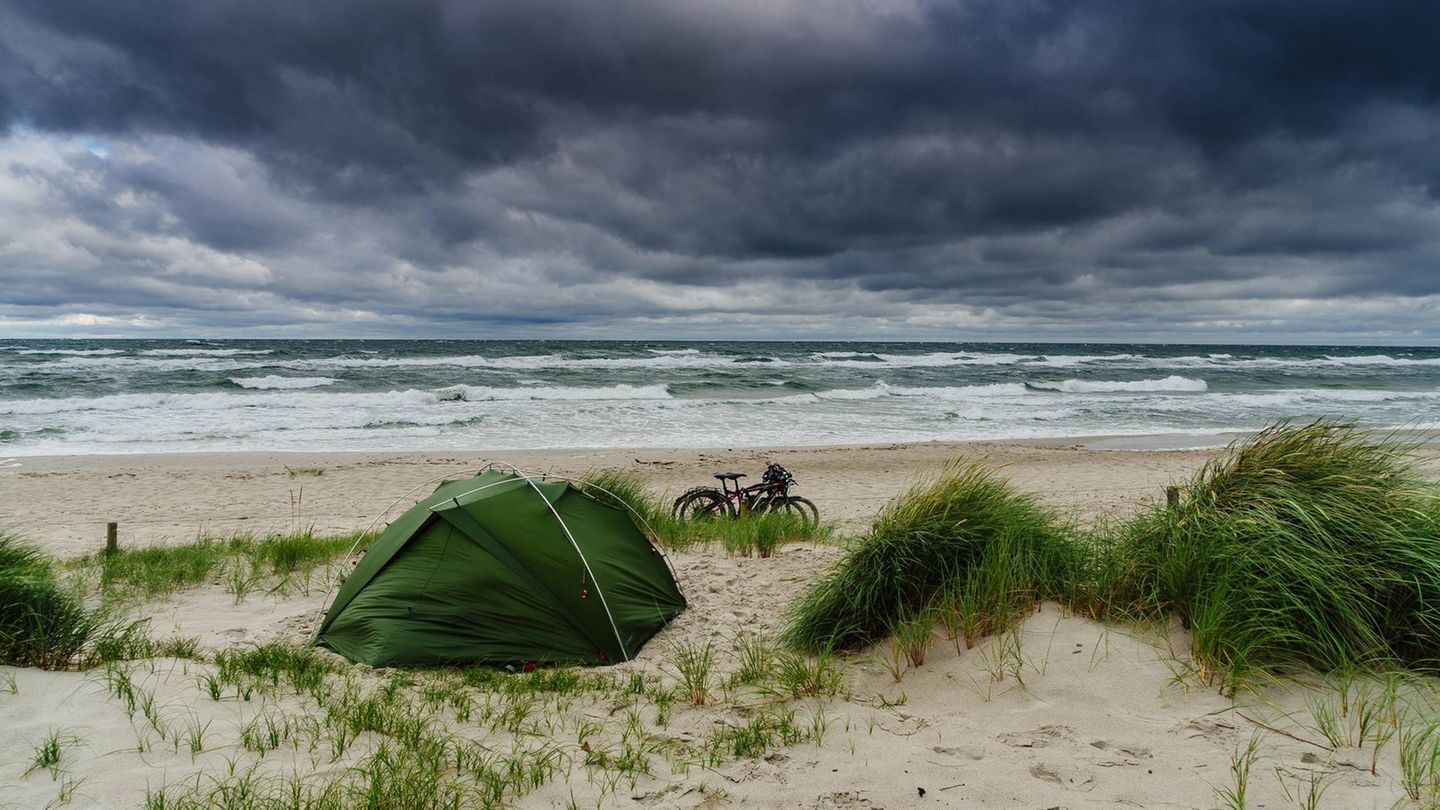 "Für die Nacht gab es eine Sturmwarnung, es war Wochenende und alle Zimmer waren ausgebucht, also haben meine Frau und ich direkt am Weststrand des Darß gezeltet“, so Semsch.