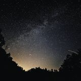 Als Großstadtmensch hielt Semsch es bisher für unmöglich, Sternenfotos mitten in Deutschland zu machen, bis er auf einer Lichtung in der Schwäbischen Alb zeltete.