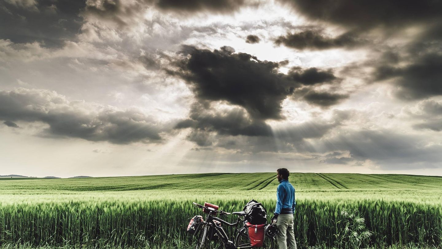 "Nach einer Woche mit Wolken und Regen ist es Balsam für die Seele wieder die Sonne zu sehen." Auf der anderen Seite war das Wetter gar nicht so schlimm, wie ich dachte. Ich bin davon ausgegangen, dass es nur regnen wird und andauernd kalt ist. Am Ende hatte ich nur sieben Tage auf der Reise, an denen es von morgens bis abends ohne Pause durchgeregnet hat", so Semsch weiter.