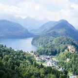 Blick vom Schloß Neuschwanstein in Bayern.
