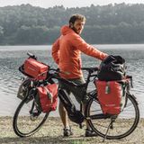 Mit über 40 kg Gepäck war Semsch unterwegs. Vor allem die Foto- und Videoausrüstung wog einiges. Neben seinem Vortrag ist auch eine sehenswerte Serie (8x30 Minuten) zur Reise entstanden. Erhältlich auf DVD und Blu-ray unter what-a-trip.de