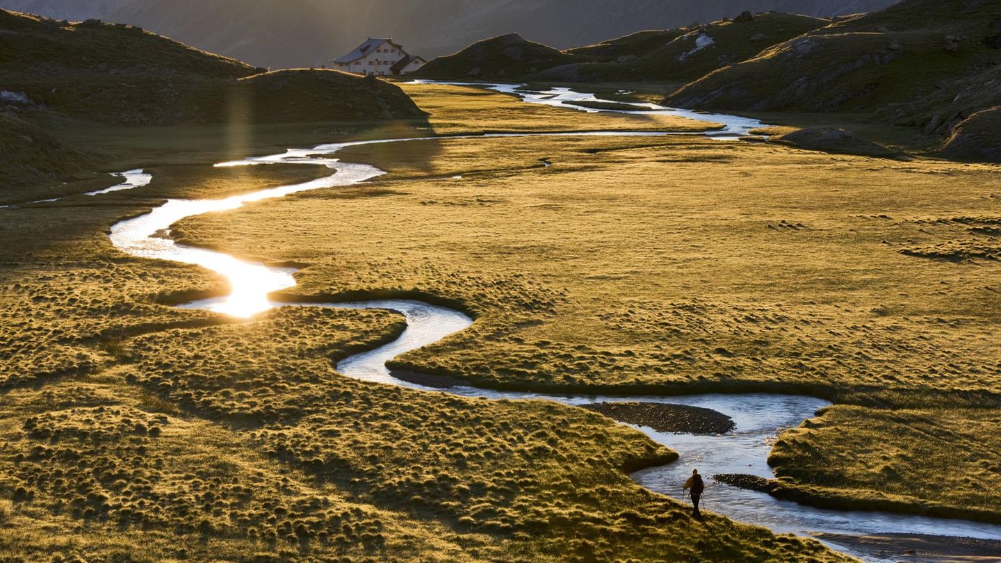 Die Neue Regensburger Hütte in den Stubaier Alpen.