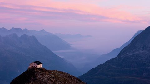 Bild 1 von 13 der Fotostrecke zum Klicken:  Schöner als auf dem Brunnenkogelhaus in den Stubaier Alpen kann Hüttenzauber nicht sein.