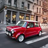 Im Großstadtdschungel ist der Classic Mini Electric der Chef