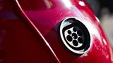 Der Classic Mini Electric wird mit einem handelsüblichen Ladestecker geladen