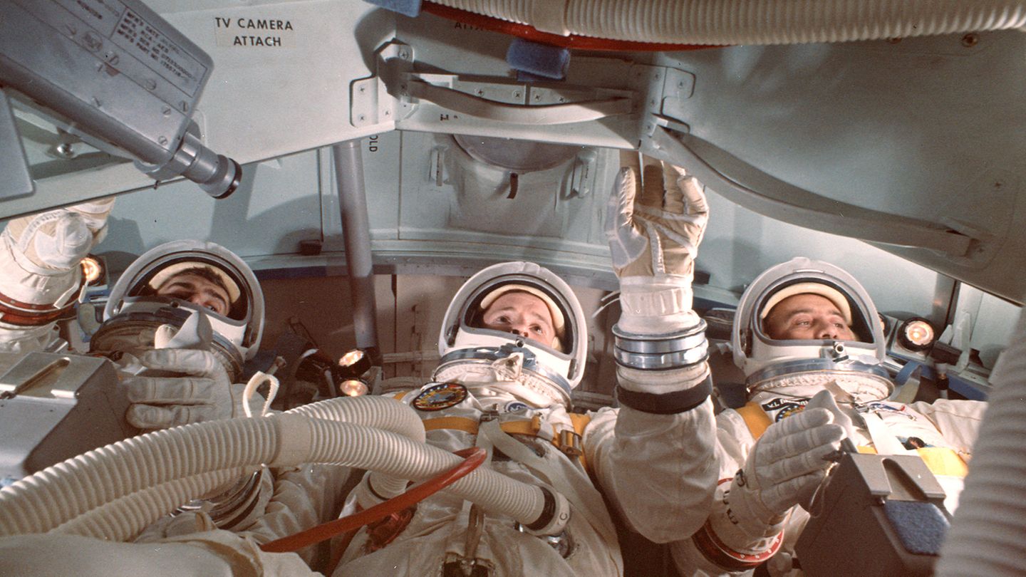 Astronauten Ed White, Roger Chaffee and Gus Grissom während einer Trainingseinheit