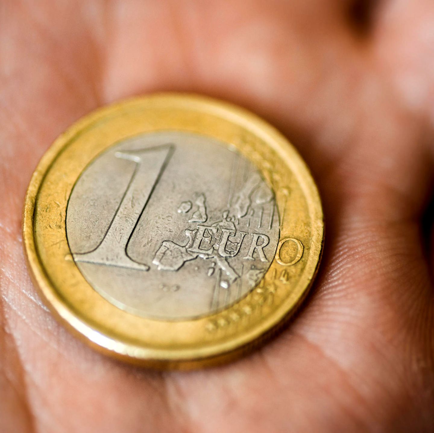 1 в евро можно. 1 Евро. Как выглядит 1 евро. 1 Евро 2000. 1 Евро фото.